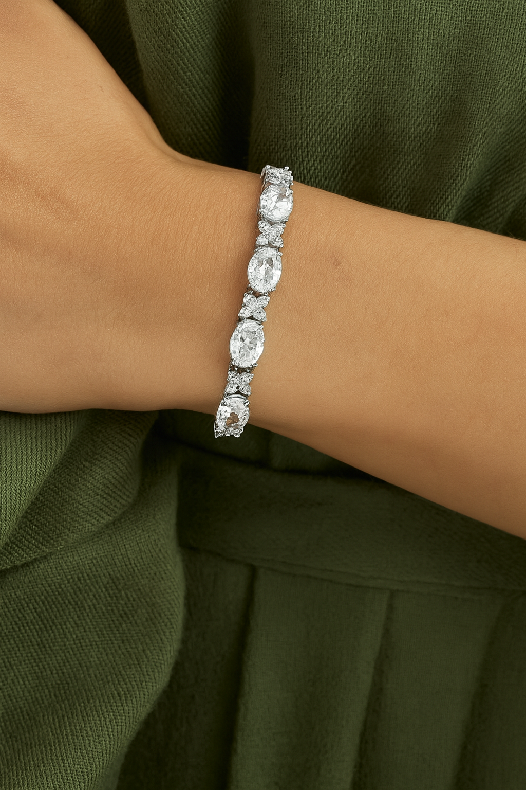 Luxe Oval Crystal Link Bracelet